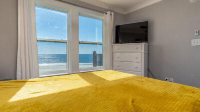 2nd Floor SE Queen Beach Front Bedroom