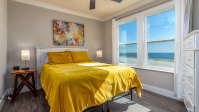 2nd Floor SE Queen Ocean Front Bedroom