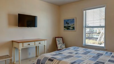 NE Queen Bedroom Dauphin Island Beach Rentals
