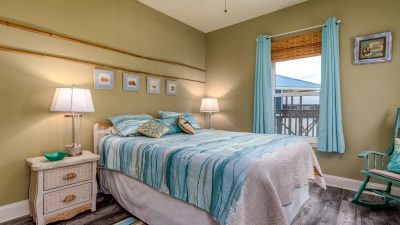 SE Oceanfront Queen Bedroom