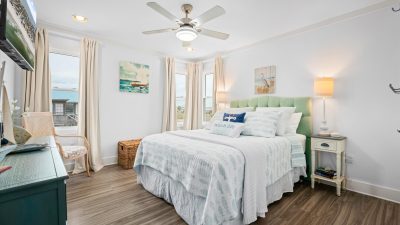 NE Queen Bed Bedroom Suite Feelin' Salty Dauphin Island Beach Rentals