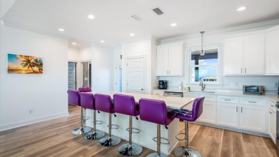 005 Fully Equpt Kitchen with Island Purple Waves