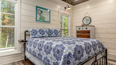 NW Queen Bedroom Suite Dauphin Island Beach Rentals