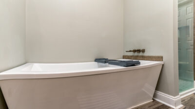 016 Chillax NE Master Bathroom Private Full Size Bathtub