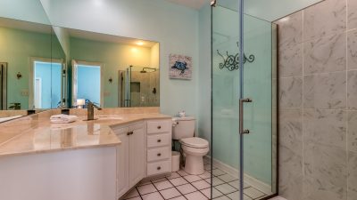 013 SW Private Bathroom and Shower Stall Casa Nova