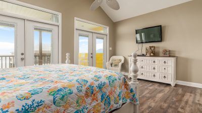 013 Lazy Daze Beach House 2nd Floor King Ensuite with Gulf View