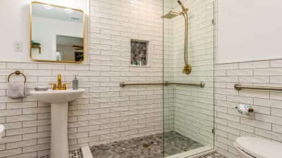 019 Las Brisas SE Master Bathroom Shower Stall