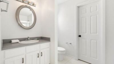Treasure Island NE Private Bathroom